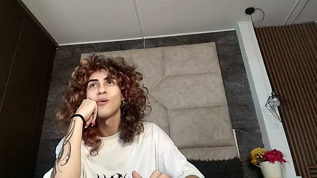 Snapshot of Divine_____ chatting on 15, 6, 2026 Divine online show from 15, 6, 2026