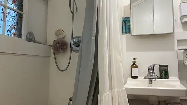 lululawrence online show from 17, 5, 2026