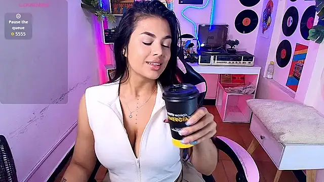 Snapshot of Duulce_mia chatting on 14, 6, 2026 Duulce mia online show from 14, 6, 2026