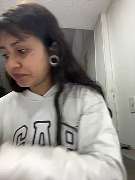 Snapshot of Noa_lau chatting on 4, 8, 2026 Noa lau online show from 4, 8, 2026
