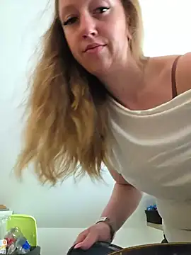 Snapshot of SweetGermanAlina chatting on 8, 7, 2026 SweetGermanAlina online show from 8, 7, 2026