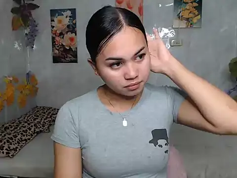 Snapshot of ur_asiankat chatting on 23, 7, 2026 ur asiankat online show from 23, 7, 2026