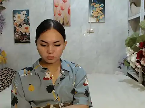 Snapshot of ur_asiankat chatting on 24, 6, 2026 ur asiankat online show from 24, 6, 2026