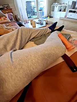 Midnight Feet online show from 13, 5, 2026