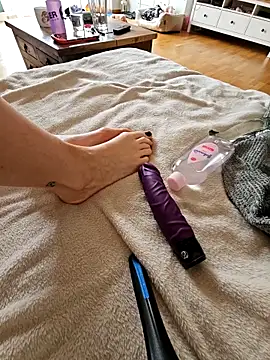 Midnight Feet online show from 6, 5, 2026