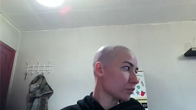 Julia Bright online show from 30, 4, 2026