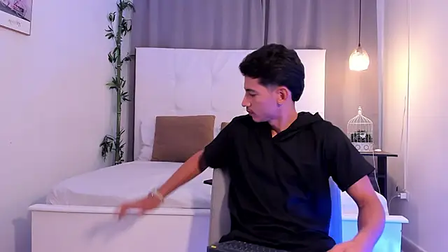 Snapshot of Alejo-and-Thiago chatting on 18, 7, 2026 Alejo-and-Thiago online show from 18, 7, 2026