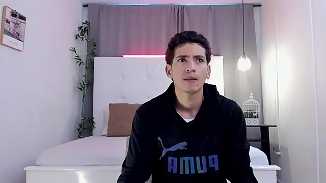 Snapshot of Alejo-and-Thiago chatting on 20, 6, 2026 Alejo-and-Thiago online show from 20, 6, 2026