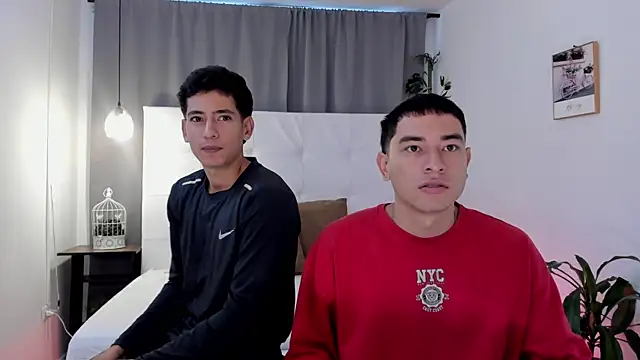 Snapshot of Alejo-and-Thiago chatting on 25, 5, 2026 Alejo-and-Thiago online show from 25, 5, 2026