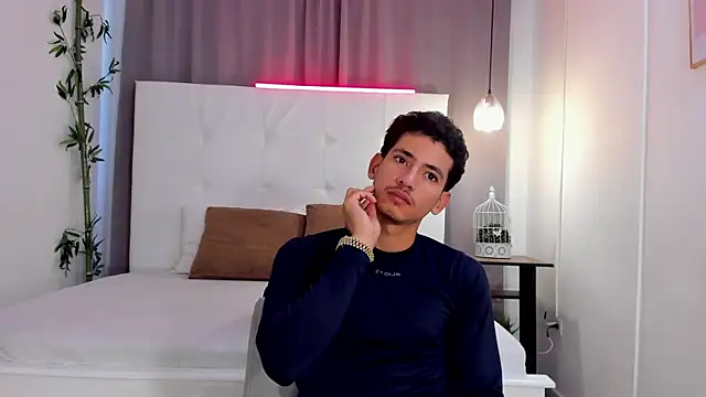 Snapshot of Alejo-and-Thiago chatting on 24, 7, 2026 Alejo-and-Thiago online show from 24, 7, 2026