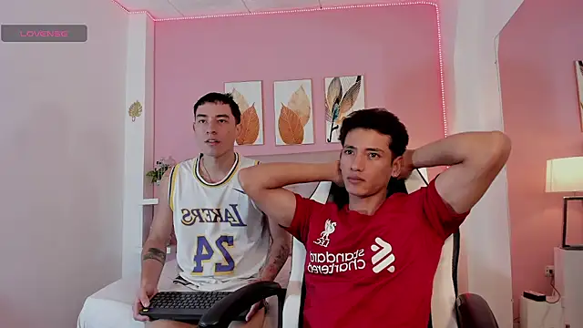 Snapshot of Alejo-and-Thiago chatting on 2, 6, 2026 Alejo-and-Thiago online show from 2, 6, 2026