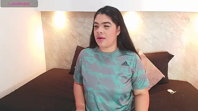 Snapshot of Emma__becket1 chatting on 2, 6, 2026 Emma becket1 online show from 2, 6, 2026