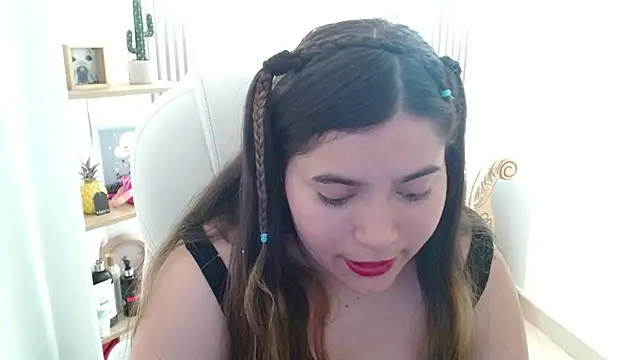 Snapshot of Laurha_ chatting on 18, 5, 2026 Laurha online show from 18, 5, 2026