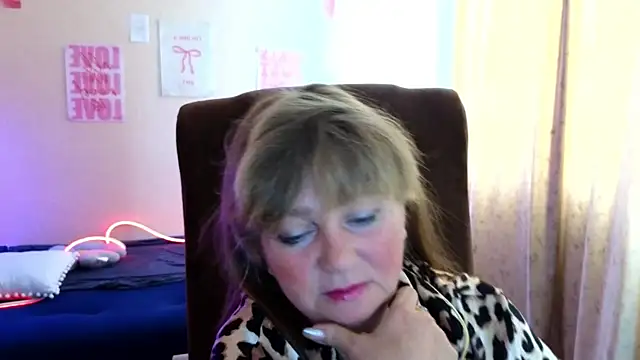 Snapshot of Melania_Cook chatting on 2, 7, 2026 Melania Cook online show from 2, 7, 2026