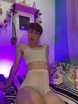 Snapshot of _peachyboy chatting on 5, 5, 2026 peachyboy online show from 5, 5, 2026