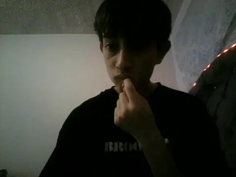 Snapshot of caos_mod chatting on 28, 5, 2026 caos mod online show from 28, 5, 2026