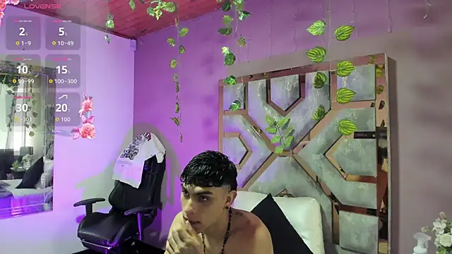 Snapshot of SCARLEXXX_LYAN chatting on 4, 6, 2026 SCARLEXXX LYAN online show from 4, 6, 2026