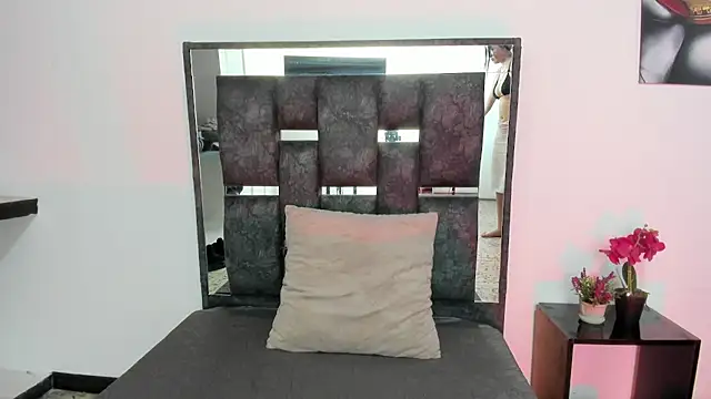 Snapshot of SCARLEXXX_LYAN chatting on 6, 8, 2026 SCARLEXXX LYAN online show from 6, 8, 2026