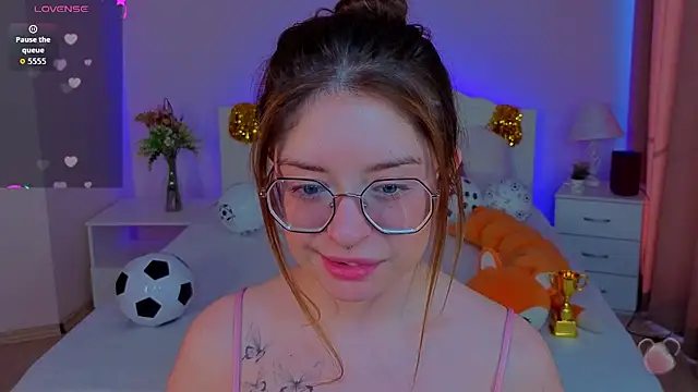 Snapshot of selenamils chatting on 1, 7, 2026 selenamils online show from 1, 7, 2026