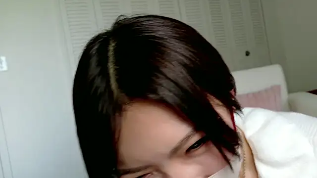 Naomi 00122 online show from 6, 5, 2026