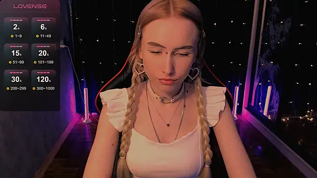 Snapshot of GoddessBambi chatting on 4, 6, 2026 GoddessBambi online show from 4, 6, 2026