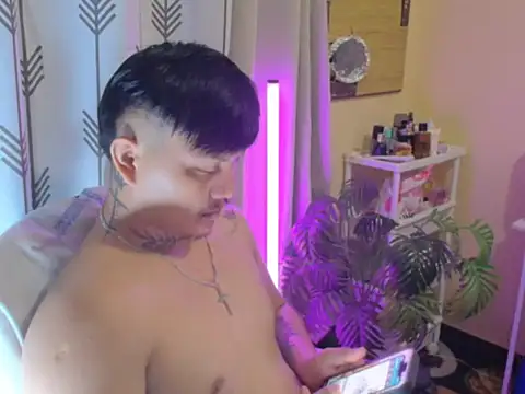 Snapshot of Ashtonfuckingboi chatting on 11, 7, 2026 Ashtonfuckingboi online show from 11, 7, 2026