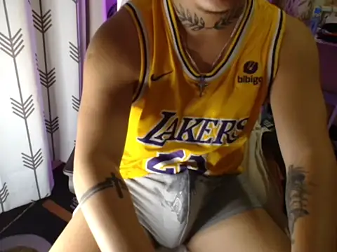 Snapshot of Ashtonfuckingboi chatting on 7, 7, 2026 Ashtonfuckingboi online show from 7, 7, 2026