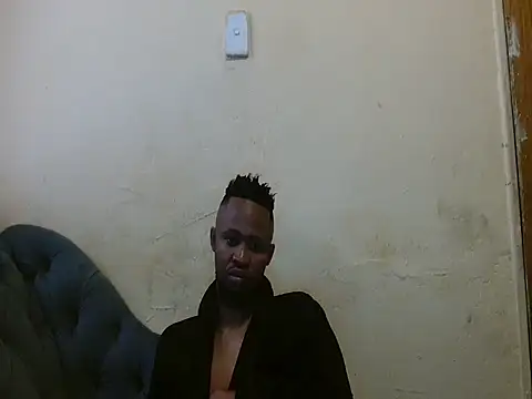 Snapshot of xxTroyX chatting on 4, 6, 2026 xxTroyX online show from 4, 6, 2026