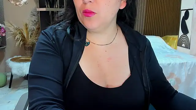 Snapshot of BBWLuxuryMuse chatting on 19, 5, 2026 BBWLuxuryMuse online show from 19, 5, 2026