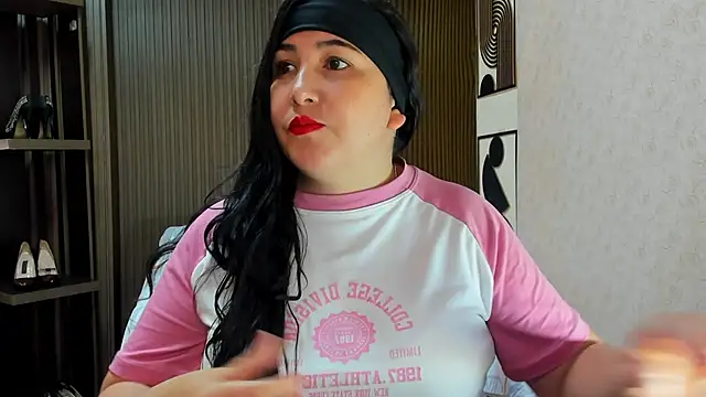 Snapshot of BBWLuxuryMuse chatting on 5, 5, 2026 BBWLuxuryMuse online show from 5, 5, 2026