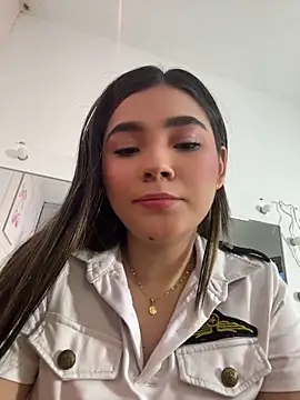Snapshot of Mia_Rodriguezz_ chatting on 17, 5, 2026 Mia Rodriguezz online show from 17, 5, 2026