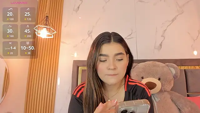 Snapshot of Mia_Rodriguezz_ chatting on 18, 6, 2026 Mia Rodriguezz online show from 18, 6, 2026