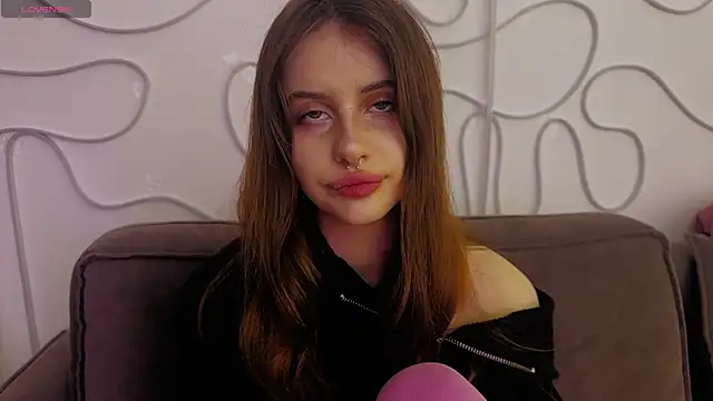 Snapshot of evvaavve chatting on 12, 7, 2026 evvaavve online show from 12, 7, 2026