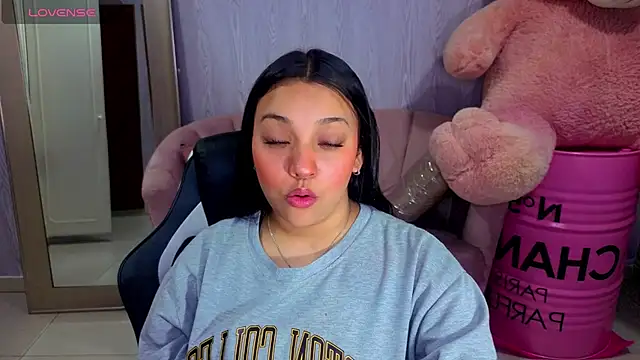 Snapshot of lia_harper_t chatting on 28, 6, 2026 lia harper t online show from 28, 6, 2026