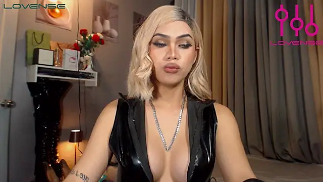Snapshot of Lexi_ThunderFuck chatting on 24, 6, 2026 Lexi ThunderFuck online show from 24, 6, 2026