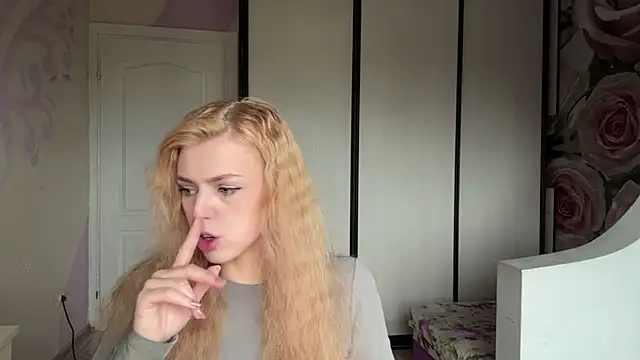 ScarlettRosy online show from 18, 5, 2026