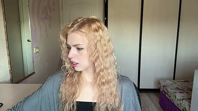 ScarlettRosy online show from 17, 5, 2026