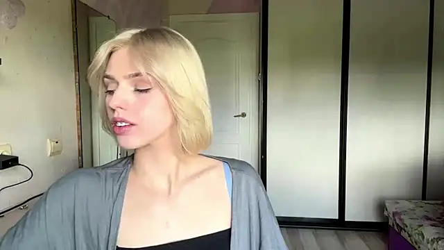 ScarlettRosy online show from 15, 6, 2026