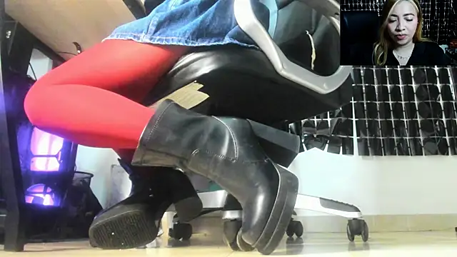 Snapshot of MissAlmaFenix chatting on 6, 6, 2026 MissAlmaFenix online show from 6, 6, 2026