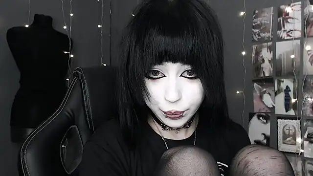 lucy8bit online show from 2, 5, 2026
