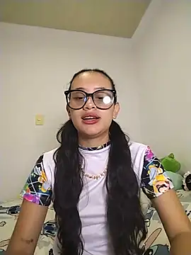 Snapshot of L0lita_Emi12 chatting on 19, 5, 2026 L0lita Emi12 online show from 19, 5, 2026