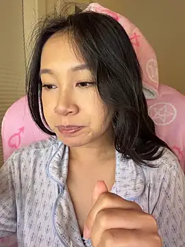 Snapshot of petiteTai chatting on 11, 5, 2026 petiteTai online show from 11, 5, 2026
