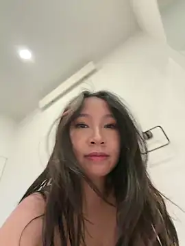 Snapshot of petiteTai chatting on 4, 5, 2026 petiteTai online show from 4, 5, 2026