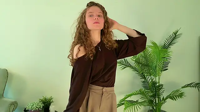 Mila Stain online show from 12, 5, 2026