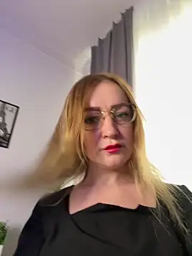 Snapshot of CherryChaos_ chatting on 11, 6, 2026 CherryChaos online show from 11, 6, 2026