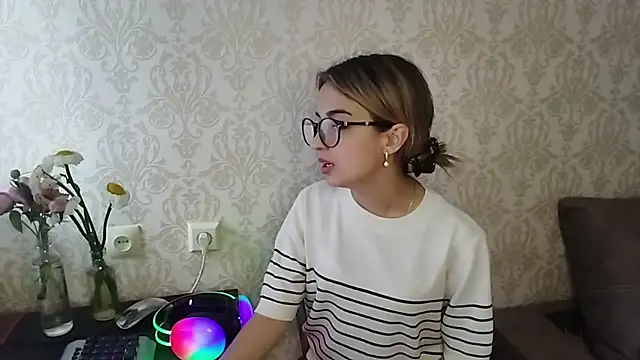 Snapshot of By_Mira chatting on 29, 5, 2026 By Mira online show from 29, 5, 2026