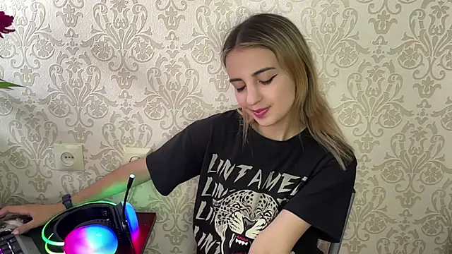 Snapshot of By_Mira chatting on 1, 6, 2026 By Mira online show from 1, 6, 2026