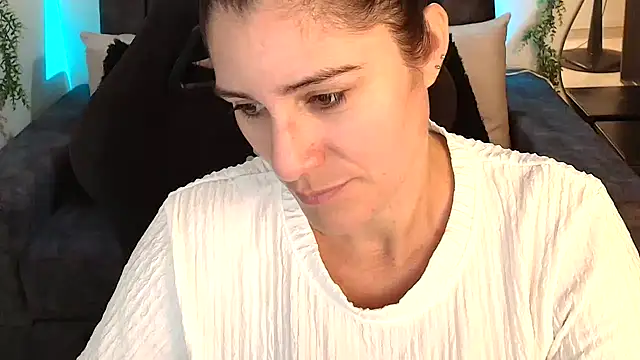 LUCYMILF SEXY online show from 31, 5, 2026