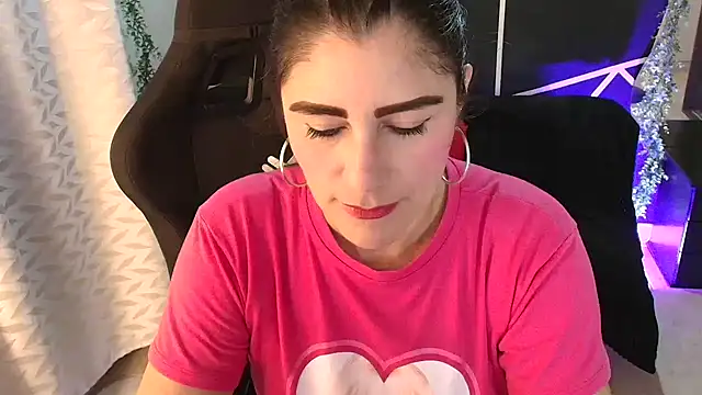 LUCYMILF SEXY online show from 19, 5, 2026