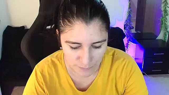 LUCYMILF SEXY online show from 25, 5, 2026
